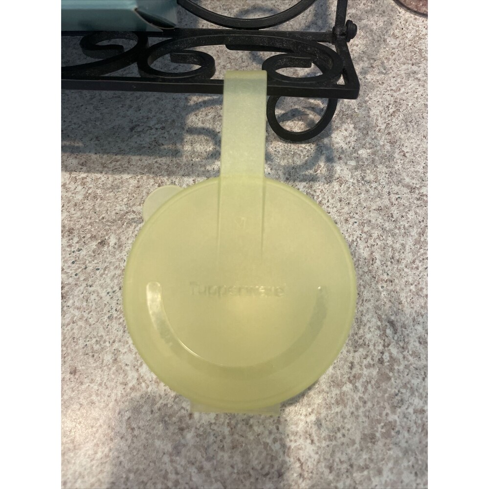 Tupperware Yellow small, Lemon Lime Hanging Fridge Keeper